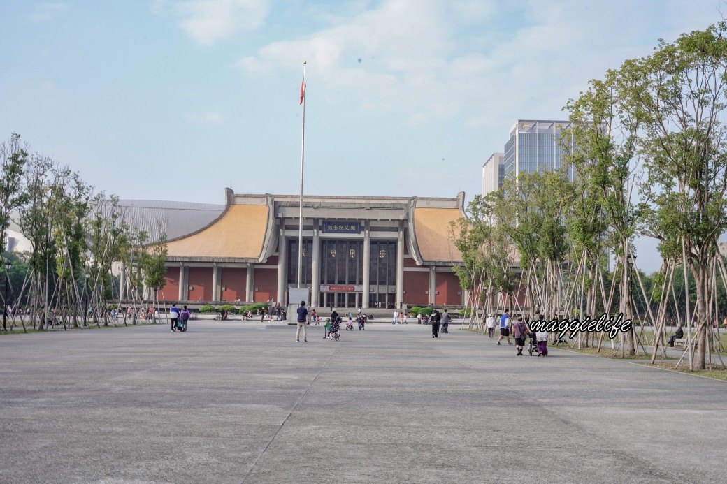 台北市賞櫻新景點，市中心台北國父紀念館也可以賞櫻，搭捷運就可以賞櫻花，還有一排櫻花步道 @瑪姬幸福過日子