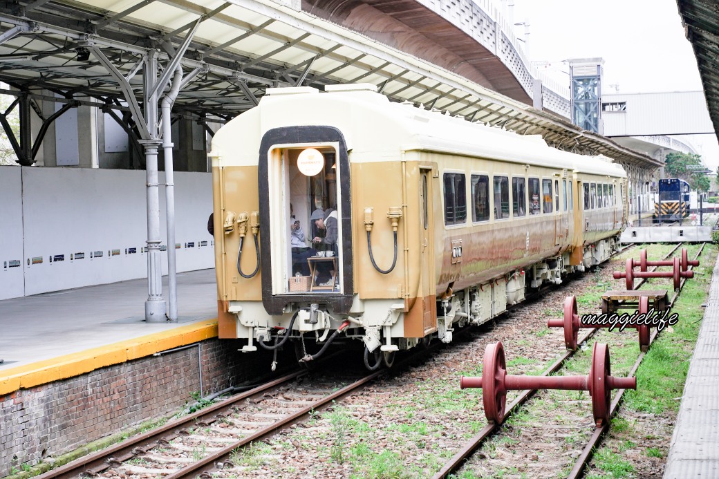 Mamonaku Cafe把自強號火車變成咖啡廳拉，火車月台上的復古主題咖啡廳 @瑪姬幸福過日子