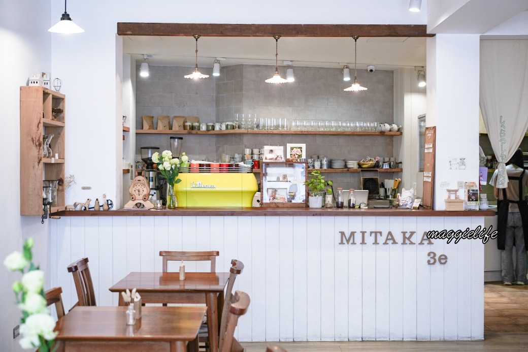 MITAKA 3e cafe 龍貓主題咖啡廳，台中西區靜巷裡的療癒龍貓主題咖啡廳，龍貓吐司，龍貓拿鐵，超萌的！ @瑪姬幸福過日子