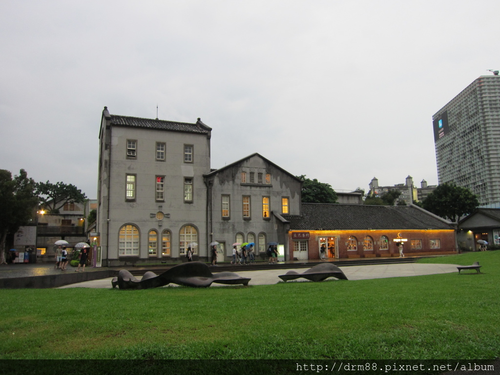 【台北 旅遊景點 】 華山1914文化創意產業園區怎麼玩？文青店家，展覽，美食，台北市文青景點，忠孝新生站必遊景點＠瑪姬幸福過日子 @瑪姬幸福過日子