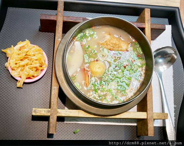 波麗士美食廣場，跟我一起去警察局吃飯吧！員工餐廳變搖身一變美食街對外營業拉！平價美食好去處，全台北最安全的美食街。 @瑪姬幸福過日子