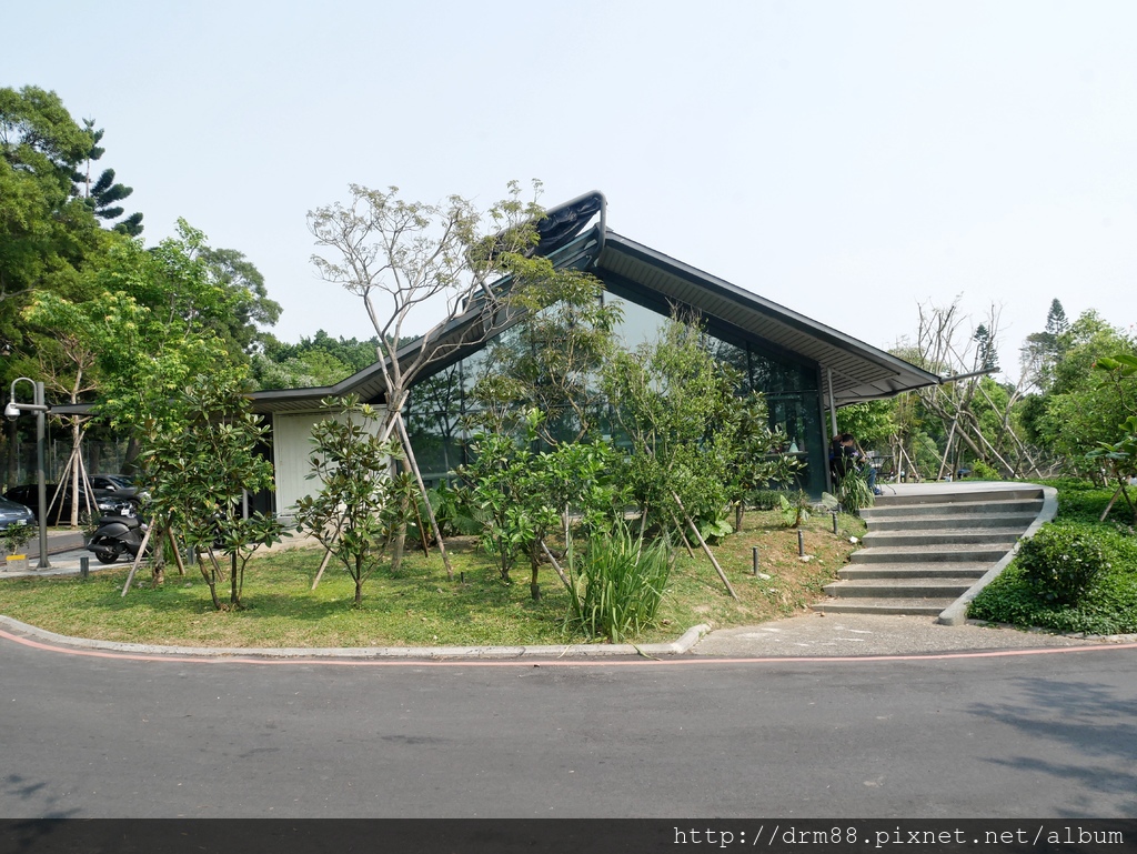 【淡水 景點 】淡水雲門星巴克，雲門劇場，文青必去，淡水必去新景點，IG打卡點＠瑪姬幸福過日子 @瑪姬幸福過日子