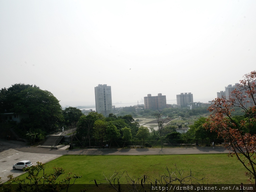 【淡水 景點 】淡水雲門星巴克，雲門劇場，文青必去，淡水必去新景點，IG打卡點＠瑪姬幸福過日子 @瑪姬幸福過日子