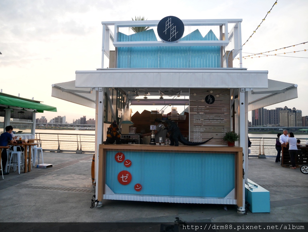 大稻埕瑪頭貨櫃市集,PIER5大稻埕碼頭河岸特區,吃美食,看夕陽,網美聚集地,台北打卡新地標＠瑪姬幸福過日子 @瑪姬幸福過日子