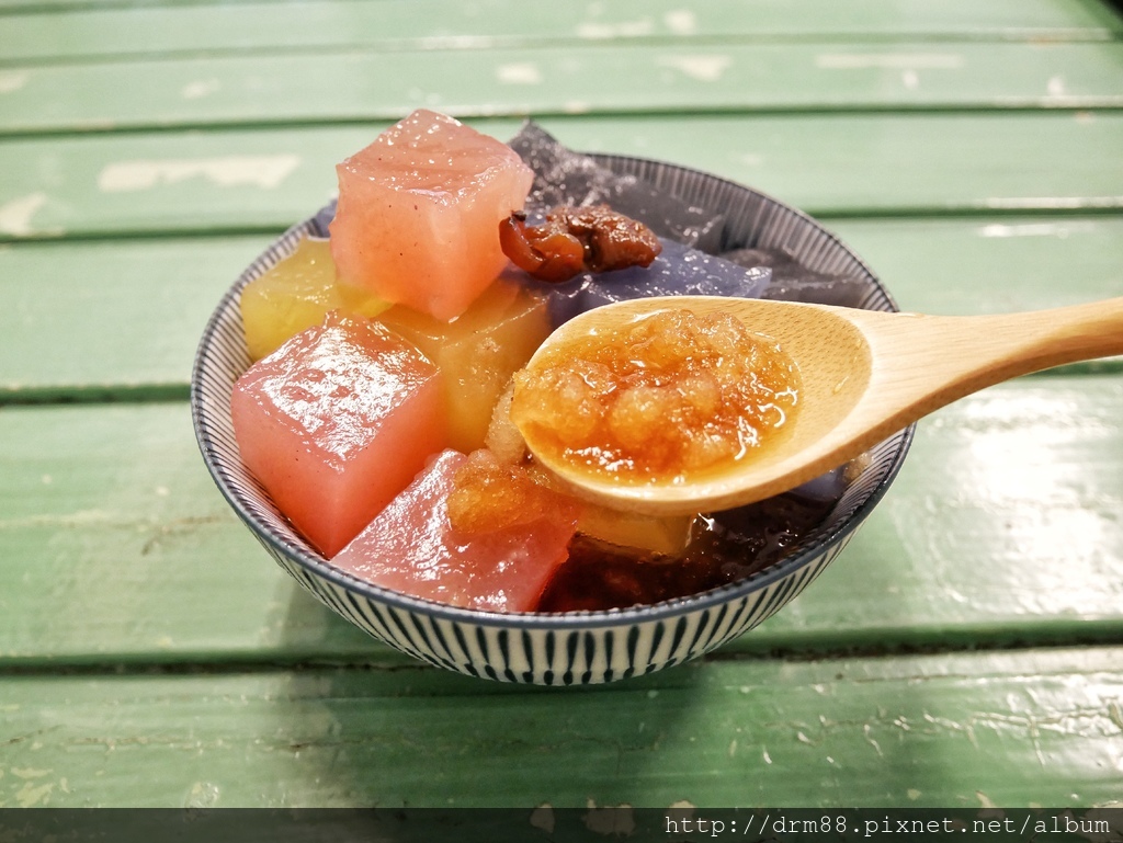 【國父紀念館站美食】來特冰淇淋,松菸旁的彩色粉粿桂圓黑糖冰,台北冰品＠瑪姬幸福過日子 @瑪姬幸福過日子