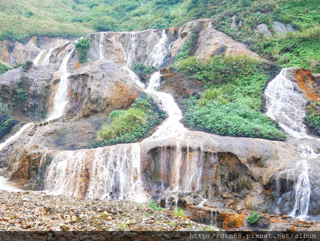 新北瑞芳景點｜金瓜石三大IG打卡熱點,水湳洞陰陽海,十三行遺址,金瓜石黃金瀑布,免費景點＠瑪姬幸福過日子 @瑪姬幸福過日子