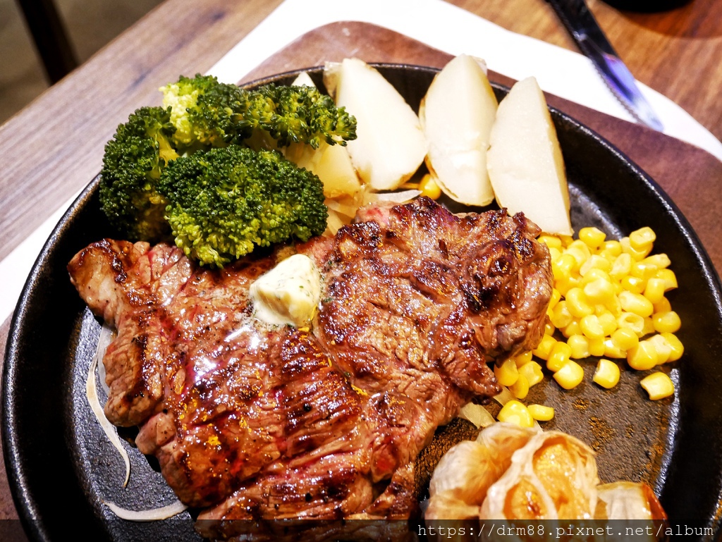 【新開店】Totsuzen Steak 現切現煎以克計價濕式熟成牛排,CP值高,立吞牛排,台北東區牛排,忠孝敦化美食＠瑪姬幸福過日子 @瑪姬幸福過日子