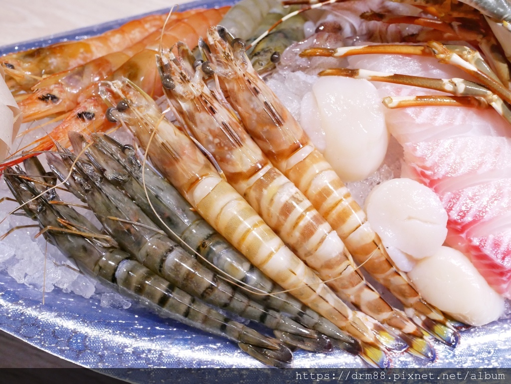 肉老大頂級肉品涮涮鍋忠孝復興店,豪華龍宮宴海鮮套餐,超浮誇水晶球生日禮,台北必吃火鍋推薦,忠孝復興美食,菜單＠瑪姬幸福過日子 @瑪姬幸福過日子