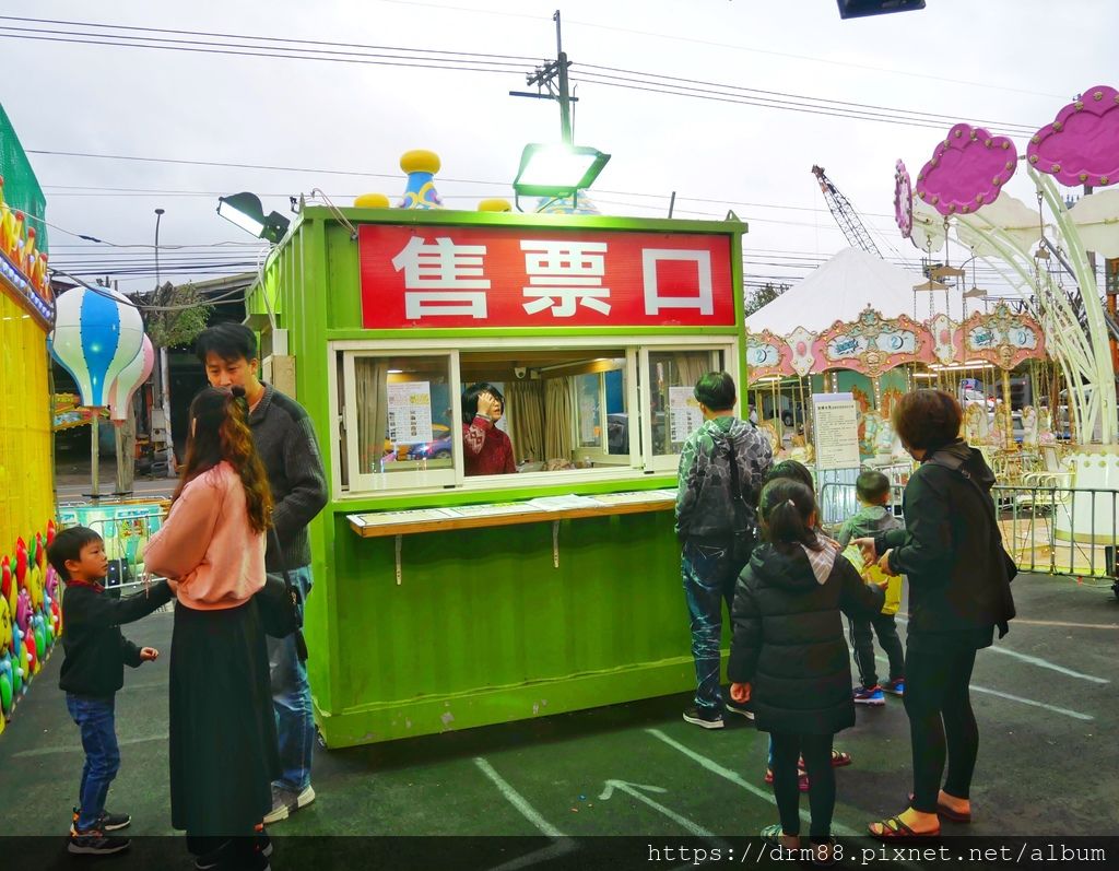 新北新店夜市『安和國際觀光夜市』,小吃美食,親子玩樂,扭蛋機,還有遮雨棚,時間,交通,停車,攤位,新北夜市＠瑪姬幸福過日子 @瑪姬幸福過日子