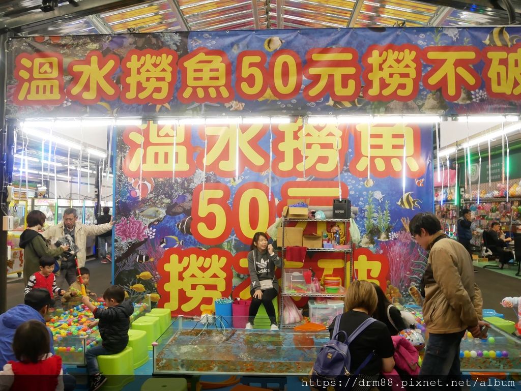 新北新店夜市『安和國際觀光夜市』,小吃美食,親子玩樂,扭蛋機,還有遮雨棚,時間,交通,停車,攤位,新北夜市＠瑪姬幸福過日子 @瑪姬幸福過日子