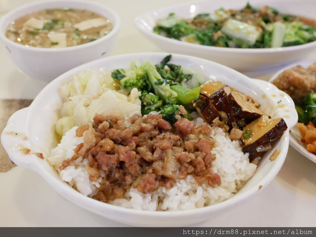 東一排骨總店,西門必吃排骨飯,西門懷舊老店,西門美食,菜單＠瑪姬幸福過日子 @瑪姬幸福過日子