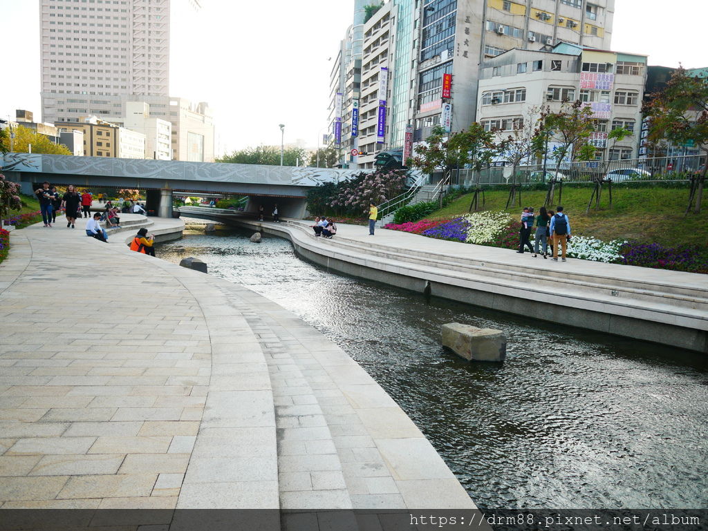 【台中景點】綠川水岸廊道,柳川水岸步道,一次看個夠,台中熱門IG打卡景點,台中一日遊,近宮原眼科＠瑪姬幸福過日子 @瑪姬幸福過日子