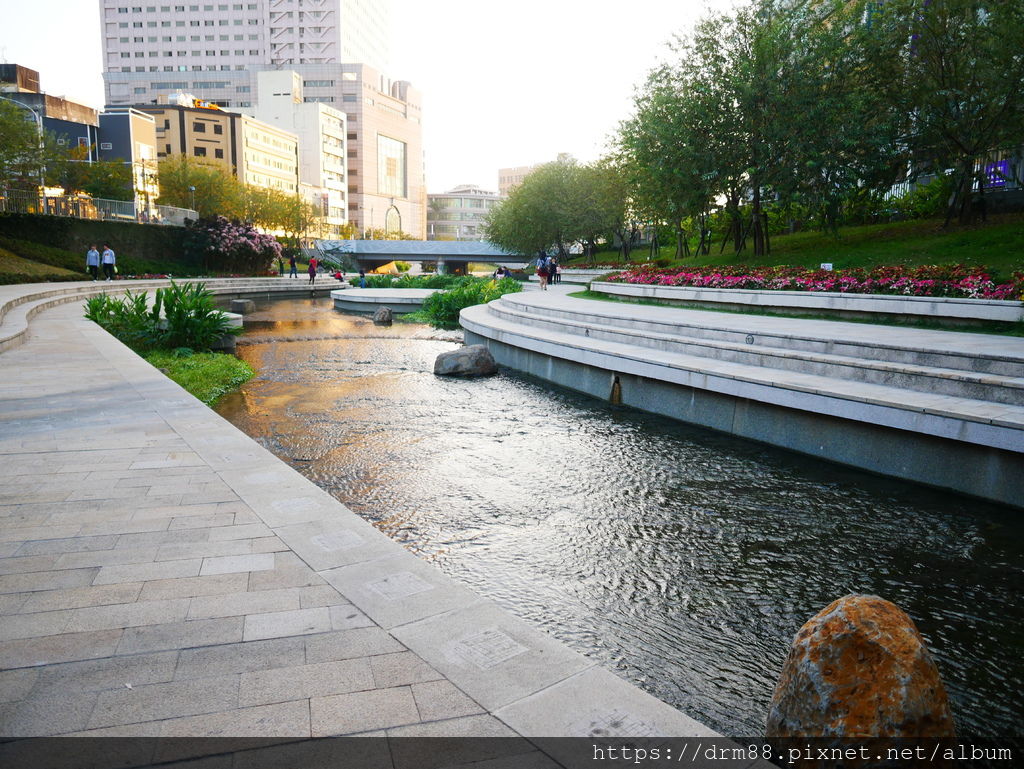 【台中景點】綠川水岸廊道,柳川水岸步道,一次看個夠,台中熱門IG打卡景點,台中一日遊,近宮原眼科＠瑪姬幸福過日子 @瑪姬幸福過日子