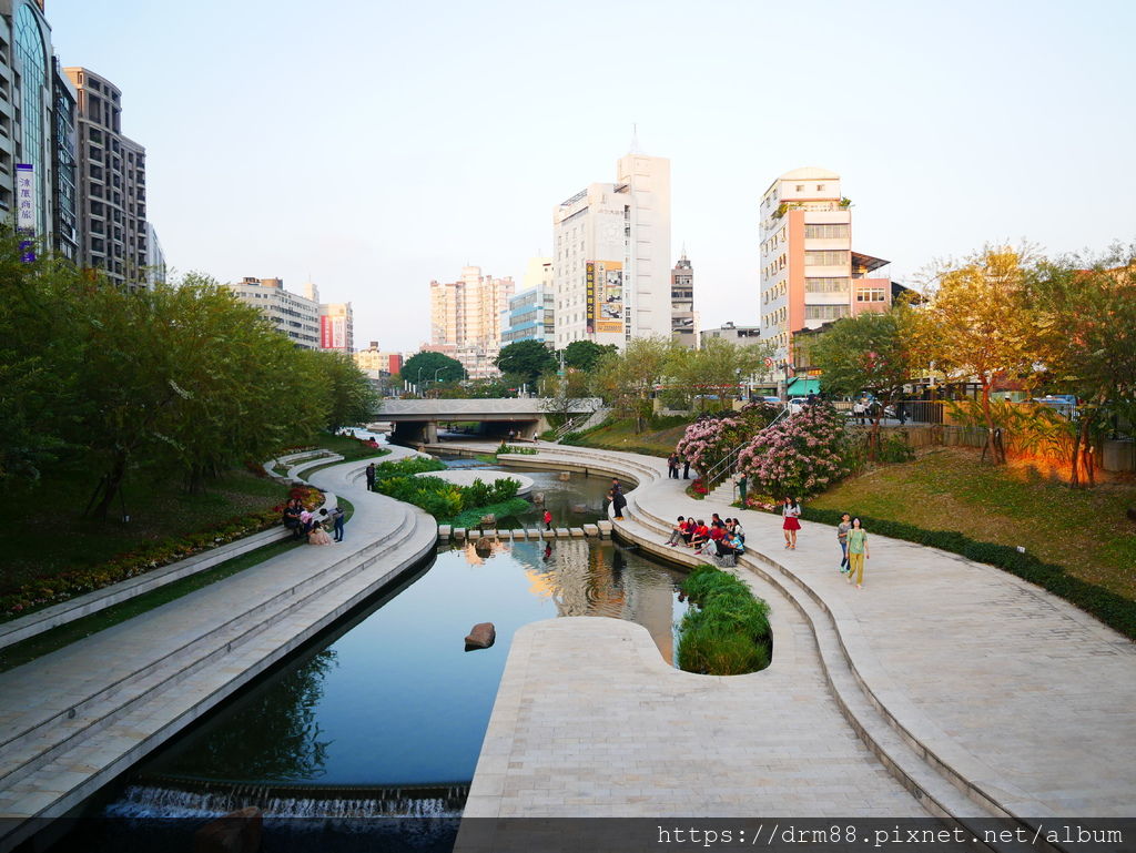 【台中景點】綠川水岸廊道,柳川水岸步道,一次看個夠,台中熱門IG打卡景點,台中一日遊,近宮原眼科＠瑪姬幸福過日子 @瑪姬幸福過日子