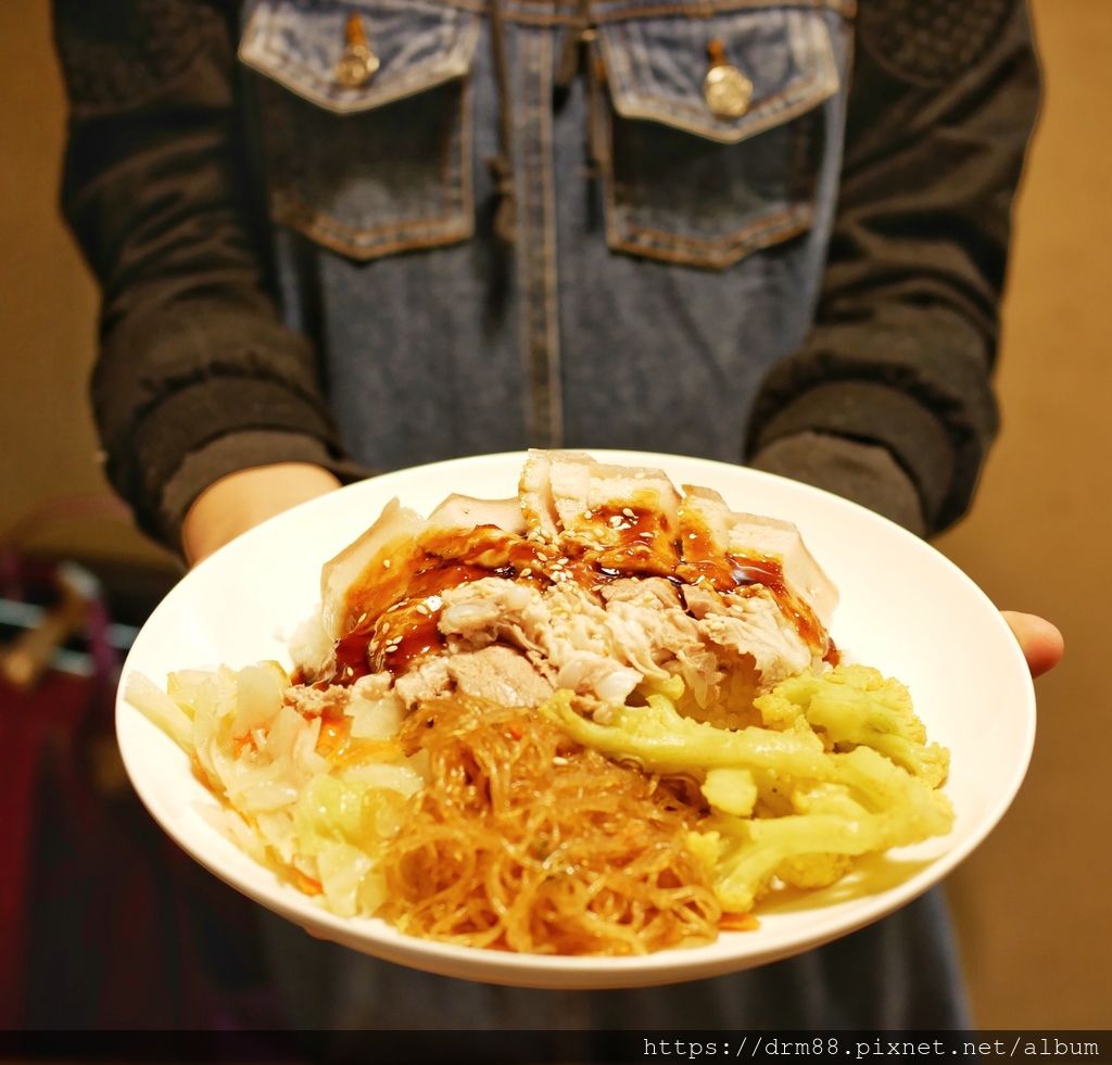 台北西門美食,一級排骨飯,內行人才知道的西門巷弄排骨飯,西門最好吃的排骨飯,附飲料,菜單＠瑪姬幸福過日子 @瑪姬幸福過日子