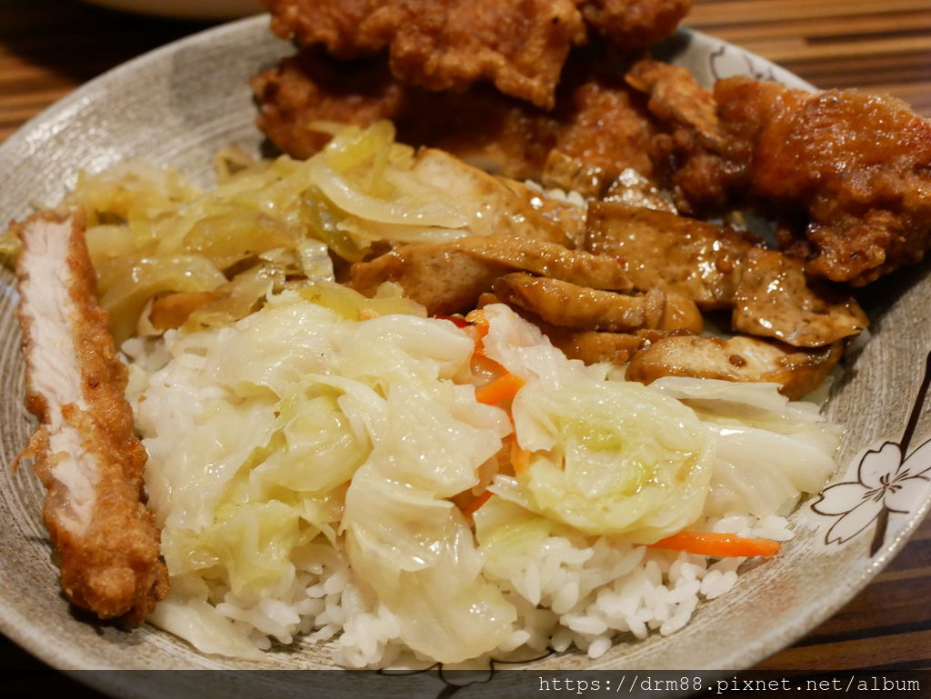 台北西門美食,一級排骨飯,內行人才知道的西門巷弄排骨飯,西門最好吃的排骨飯,附飲料,菜單＠瑪姬幸福過日子 @瑪姬幸福過日子