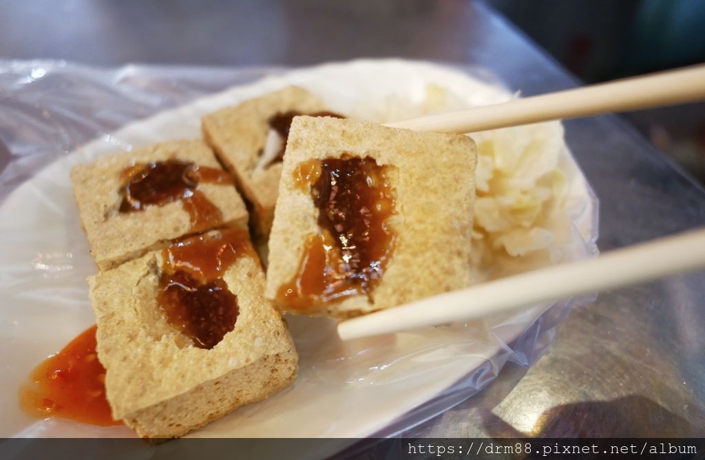 饒河街觀光夜市美食, 阿根脆皮臭豆腐,酥酥脆脆的方塊臭豆腐,三種吃法大公開,松山捷運站美食＠瑪姬幸福過日子 @瑪姬幸福過日子