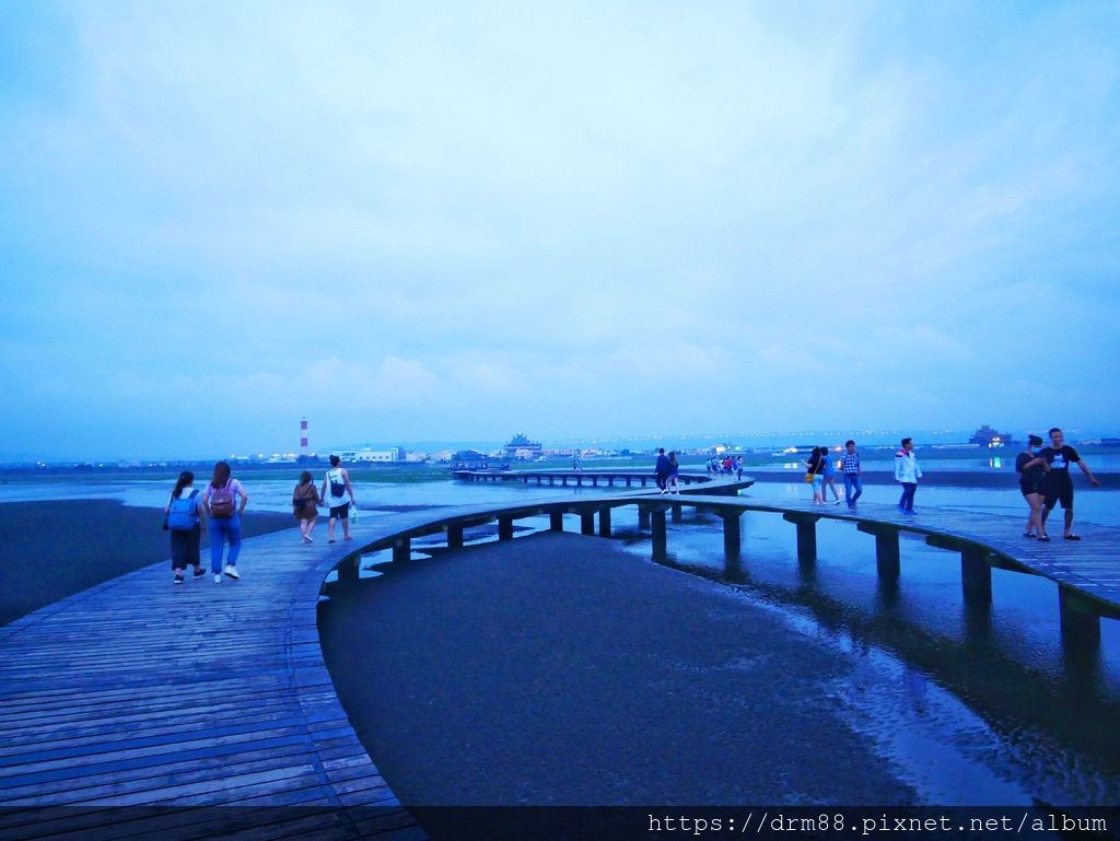 台中熱門旅遊景點｜高美溼地,一生必遊一次景點,豐富自然生態+夢幻夕陽,IG網美必遊打卡點,木棧道開放時間＠瑪姬幸福過日子 @瑪姬幸福過日子