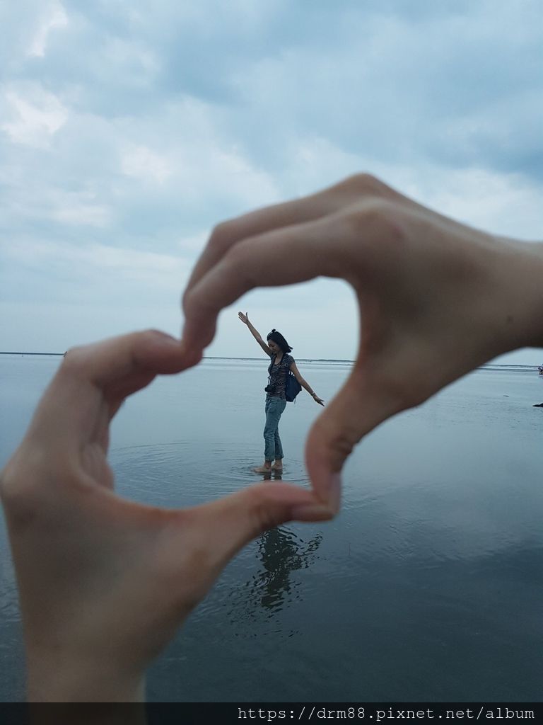 台中熱門旅遊景點｜高美溼地,一生必遊一次景點,豐富自然生態+夢幻夕陽,IG網美必遊打卡點,木棧道開放時間＠瑪姬幸福過日子 @瑪姬幸福過日子