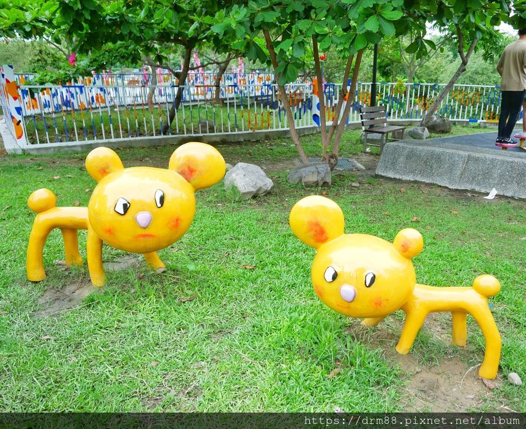 【台中大里景點】大里東湖公園,台中軟體園區對面,巨型熊超人出現,閱讀熊,光影巨人,藝術家裝置藝術＠瑪姬幸福過日子 @瑪姬幸福過日子