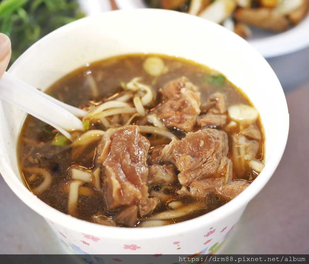 饒河街夜市必吃美食,紅燒牛肉麵牛雜湯,米其林必比登推薦 ,松山捷運站@瑪姬幸福過日子 @瑪姬幸福過日子