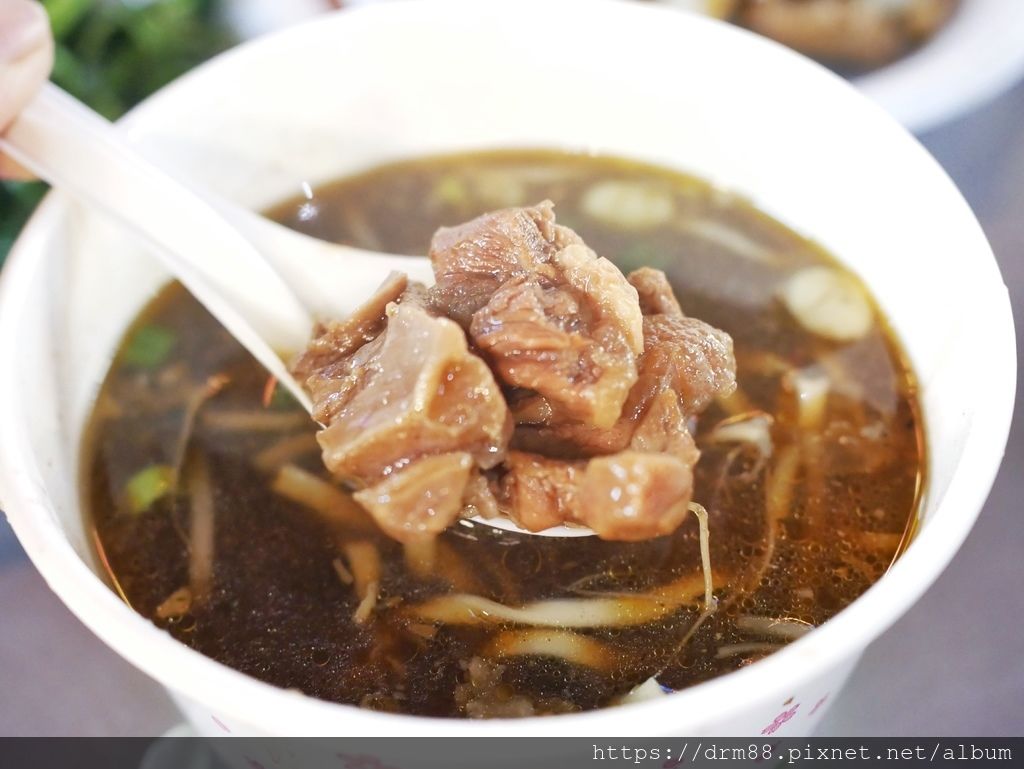 饒河街夜市必吃美食,紅燒牛肉麵牛雜湯,米其林必比登推薦 ,松山捷運站@瑪姬幸福過日子 @瑪姬幸福過日子