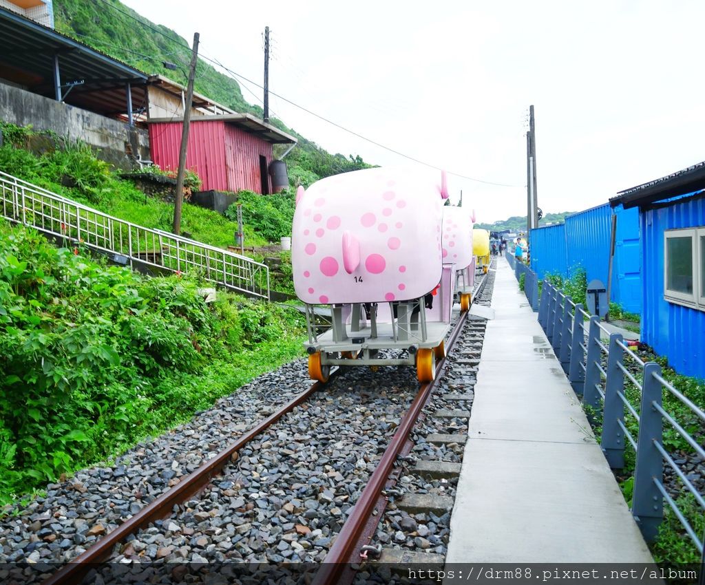 新北景點｜深澳鐵道自行車，八斗子自行車玩法，北海岸IG打卡熱點，優惠票價，搭乘須知，交通，班次，停車資訊＠瑪姬幸福過日子 @瑪姬幸福過日子