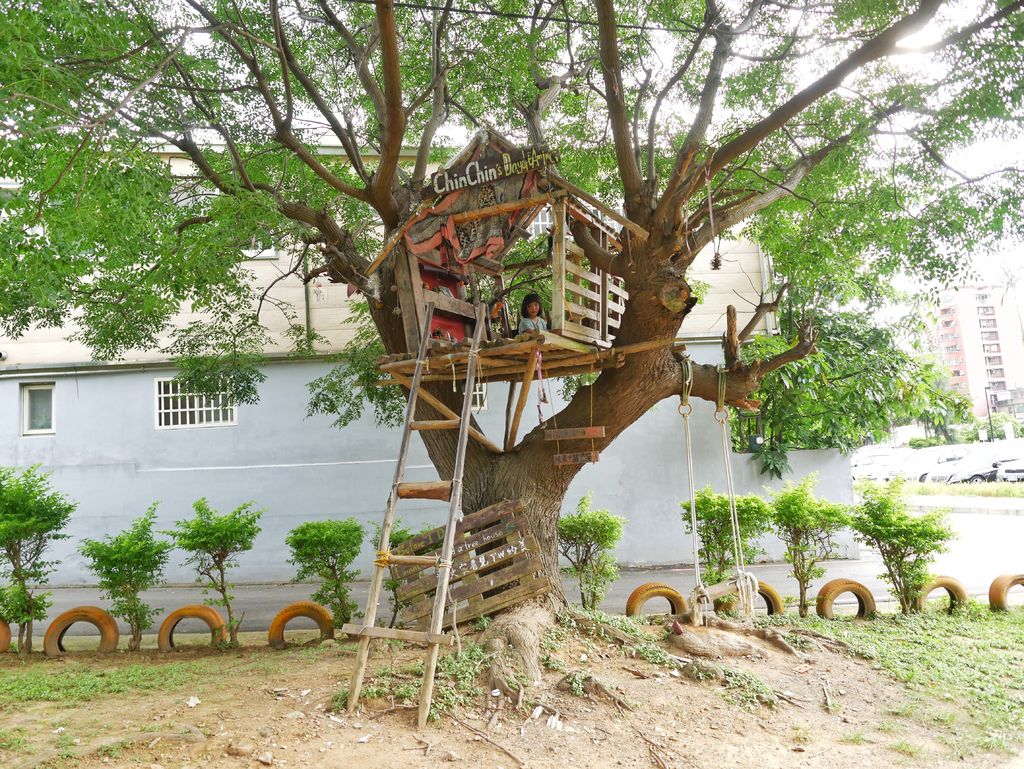 【新竹景點 】 立功社區，新竹彩繪村，網美懷舊風，還有樹屋老宅，飛行咖啡，免費IG景點，新竹東區將軍村對面＠瑪姬幸福過日子 @瑪姬幸福過日子