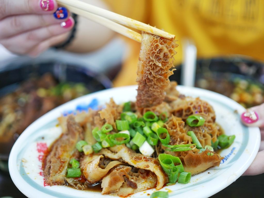 新莊阿忠牛肉麵，純牛骨熬煮湯頭，新莊牛肉麵必吃推薦，CP值爆高，在地人大推30年老店，丹鳳站美食＠瑪姬幸福過日子啊 @瑪姬幸福過日子