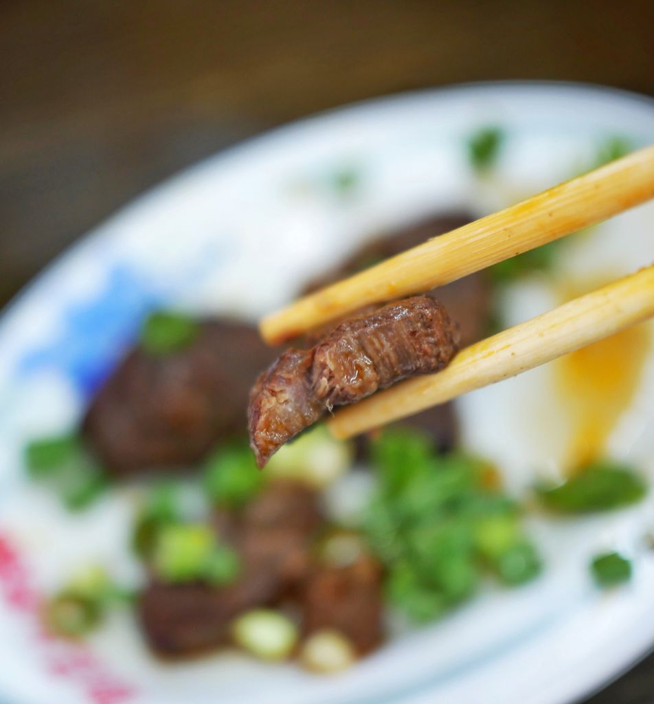 新莊阿忠牛肉麵，純牛骨熬煮湯頭，新莊牛肉麵必吃推薦，CP值爆高，在地人大推30年老店，丹鳳站美食＠瑪姬幸福過日子啊 @瑪姬幸福過日子