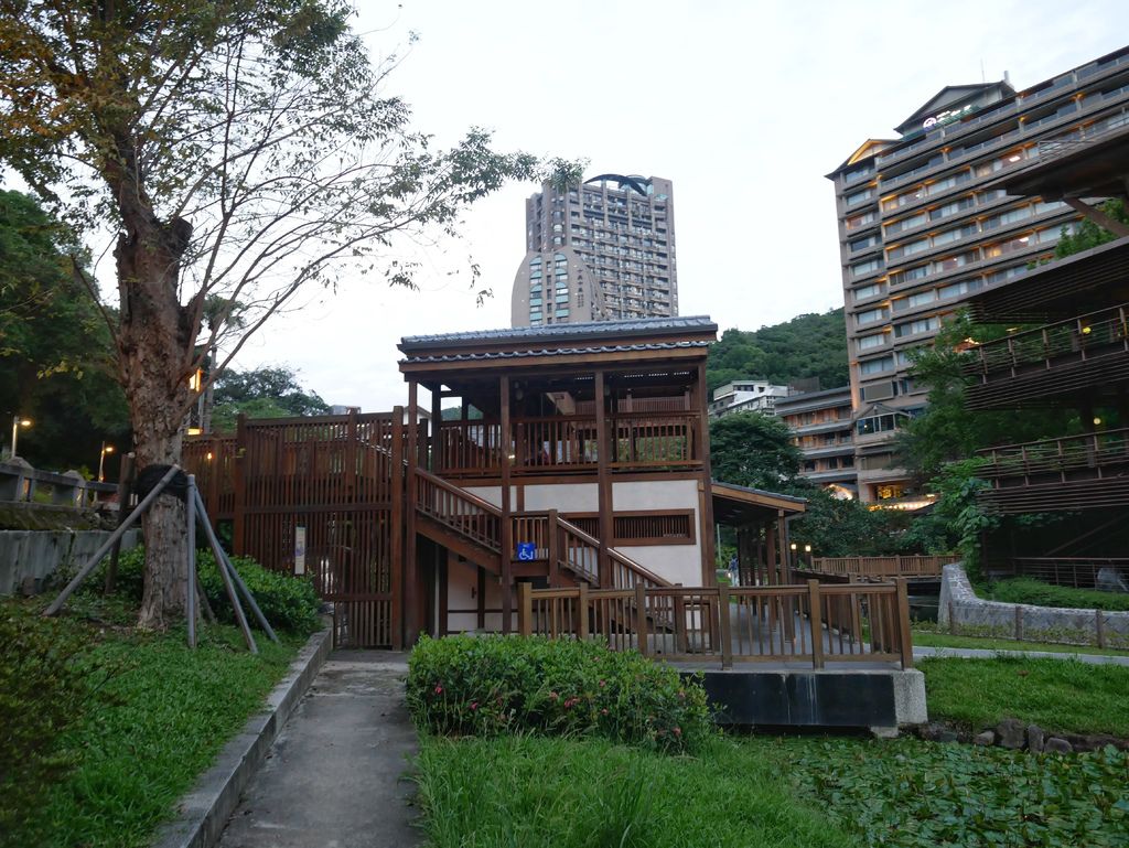 台北北投圖書館，綠建築設計，北投一日遊，台北捷運自由行推薦，新北投站小旅行＠瑪姬幸福過日子 @瑪姬幸福過日子