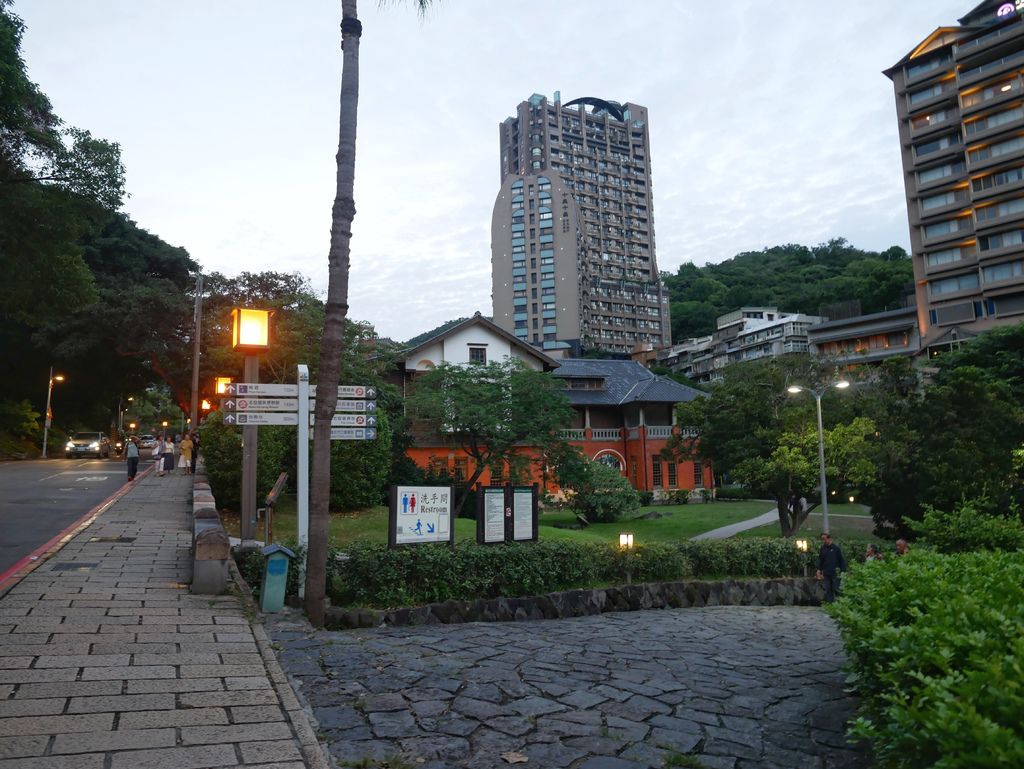 台北北投圖書館，綠建築設計，北投一日遊，台北捷運自由行推薦，新北投站小旅行＠瑪姬幸福過日子 @瑪姬幸福過日子