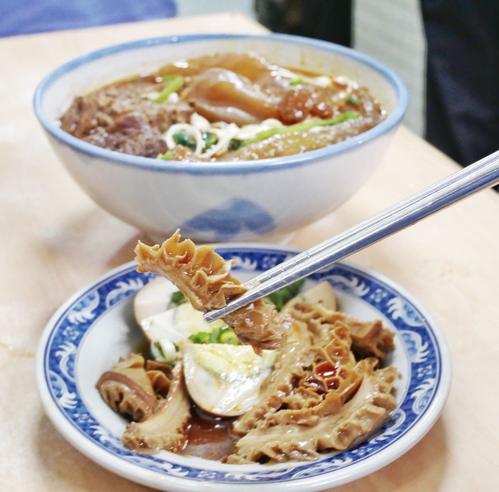 濟南牛肉麵，台北中正區推薦牛肉麵，牛肉超級多的，還可以加湯，菜單，善導寺站＠瑪姬幸福過日子 @瑪姬幸福過日子