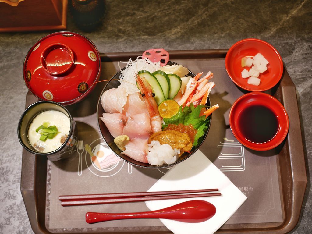 冰見海鮮丼 粋鮨,進駐台北信義區新光三越啦，居然有富山直送海鮮，日本富士必吃日本料理，超高CP值，海鮮控可以衝喔！ @瑪姬幸福過日子