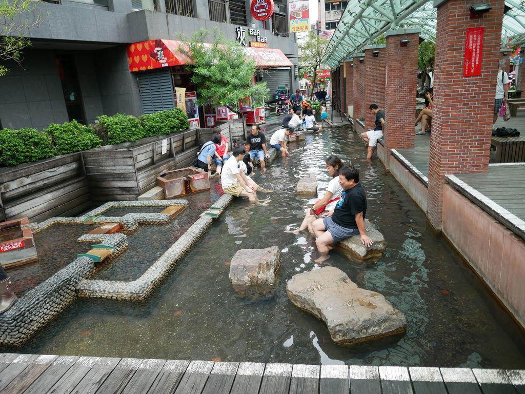 宜蘭礁溪免費戶外泡腳池溫泉，礁溪湯圍溝溫泉公園，魚咬腳，湯圍風呂，露天平價泡湯＠瑪姬幸福過日子 @瑪姬幸福過日子