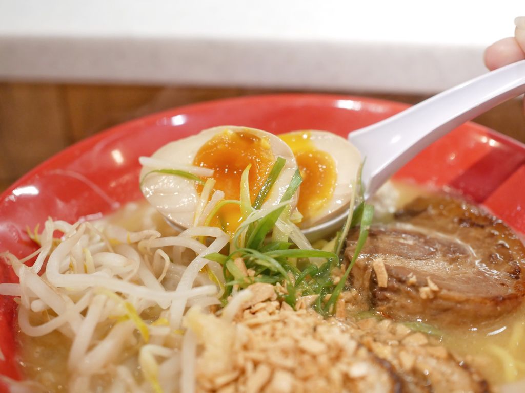 台北東區拉麵推薦，鳥人拉麵 TOTTO Ramen， 來自紐約的超人氣超濃郁雞白湯厚切叉燒拉麵，忠孝復興站必吃＠瑪姬幸福過日子 @瑪姬幸福過日子