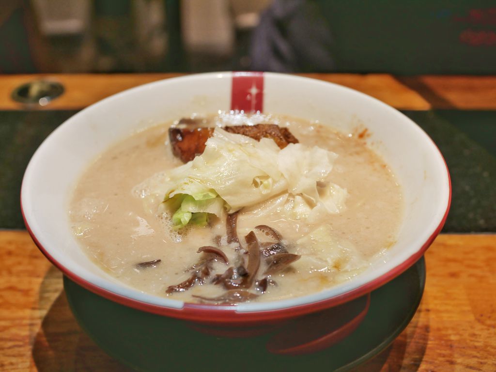 Nagi ラーメン凪豚王拉麵忠孝店，台北東區網路票選第一名的拉麵，重口味！忠孝復興站美食＠瑪姬幸福過日子 @瑪姬幸福過日子