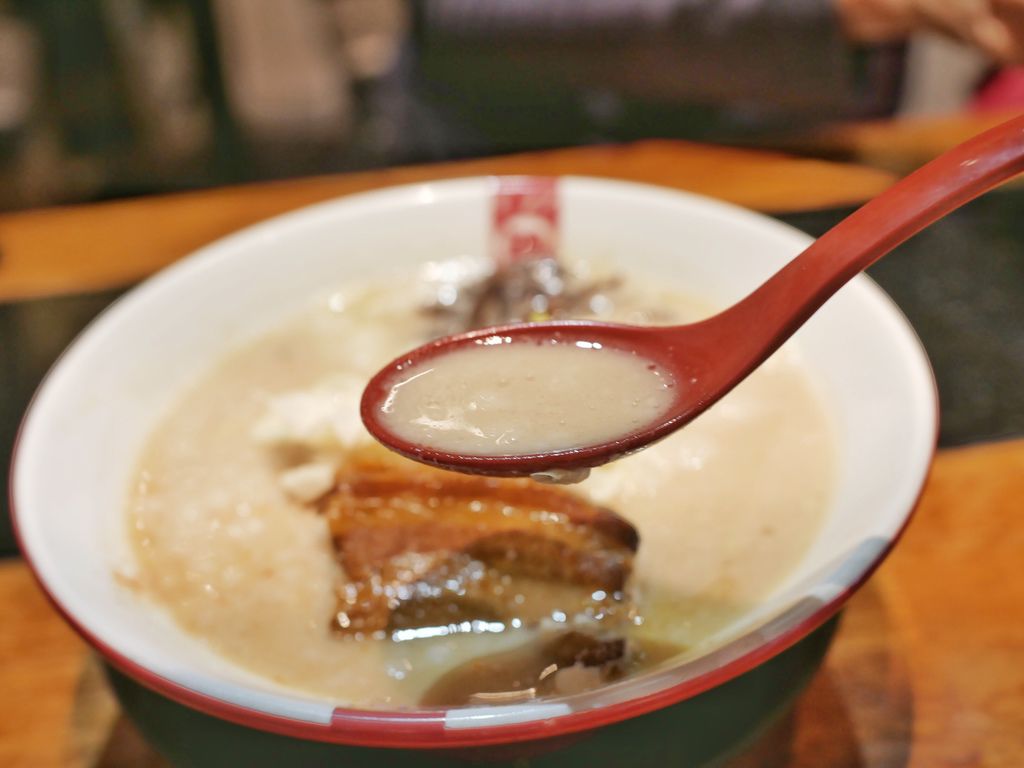 Nagi ラーメン凪豚王拉麵忠孝店，台北東區網路票選第一名的拉麵，重口味！忠孝復興站美食＠瑪姬幸福過日子 @瑪姬幸福過日子