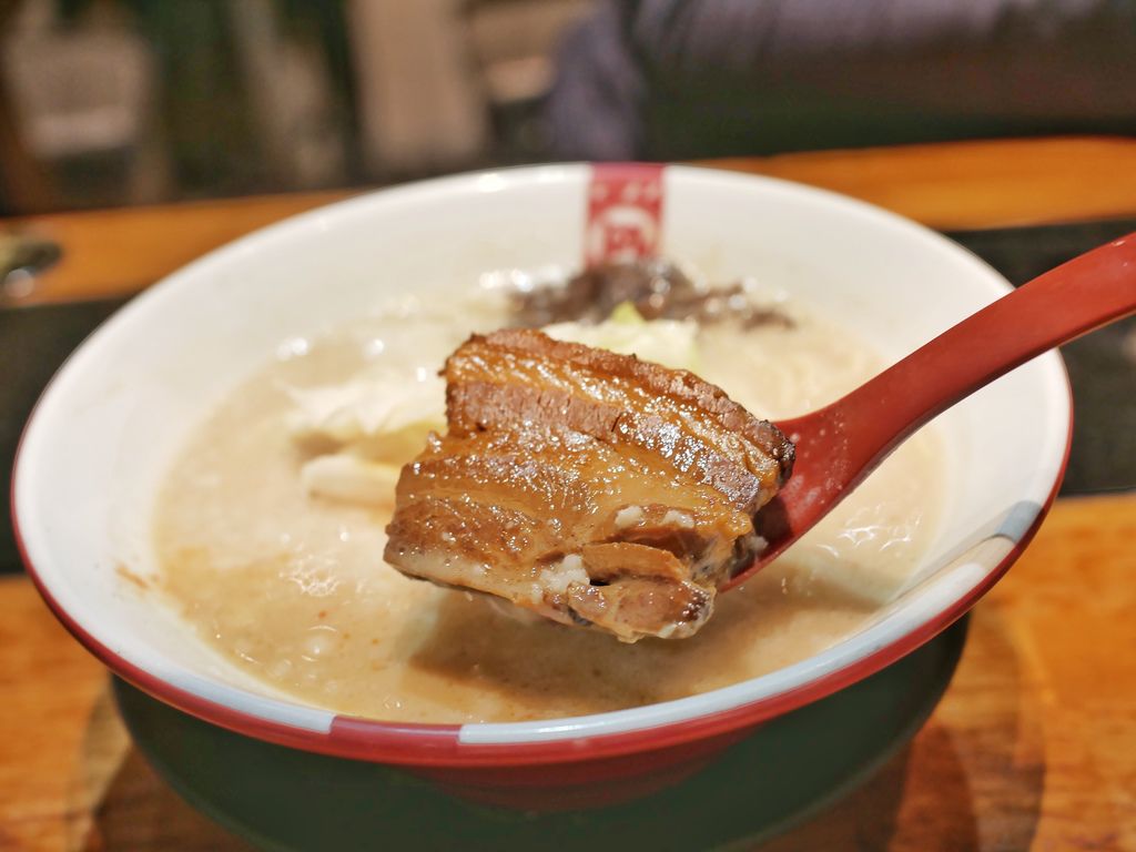 Nagi ラーメン凪豚王拉麵忠孝店，台北東區網路票選第一名的拉麵，重口味！忠孝復興站美食＠瑪姬幸福過日子 @瑪姬幸福過日子