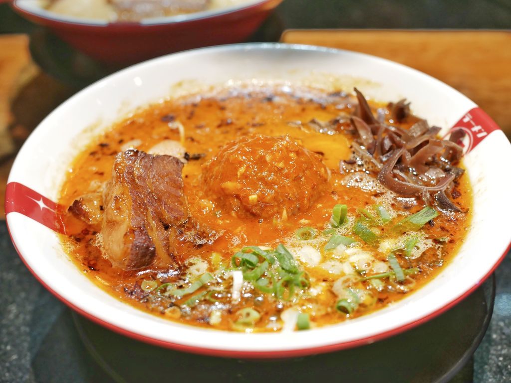 Nagi ラーメン凪豚王拉麵忠孝店，台北東區網路票選第一名的拉麵，重口味！忠孝復興站美食＠瑪姬幸福過日子 @瑪姬幸福過日子