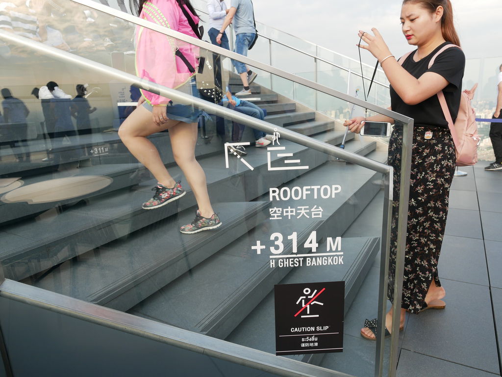 曼谷必遊景點|曼谷王權Mahanakhon SkyWalk，挑戰78樓透明玻璃天空步道，夕陽，夜景，一次看個夠，優惠觀景台門票訂購＠瑪姬幸福過日子 @瑪姬幸福過日子