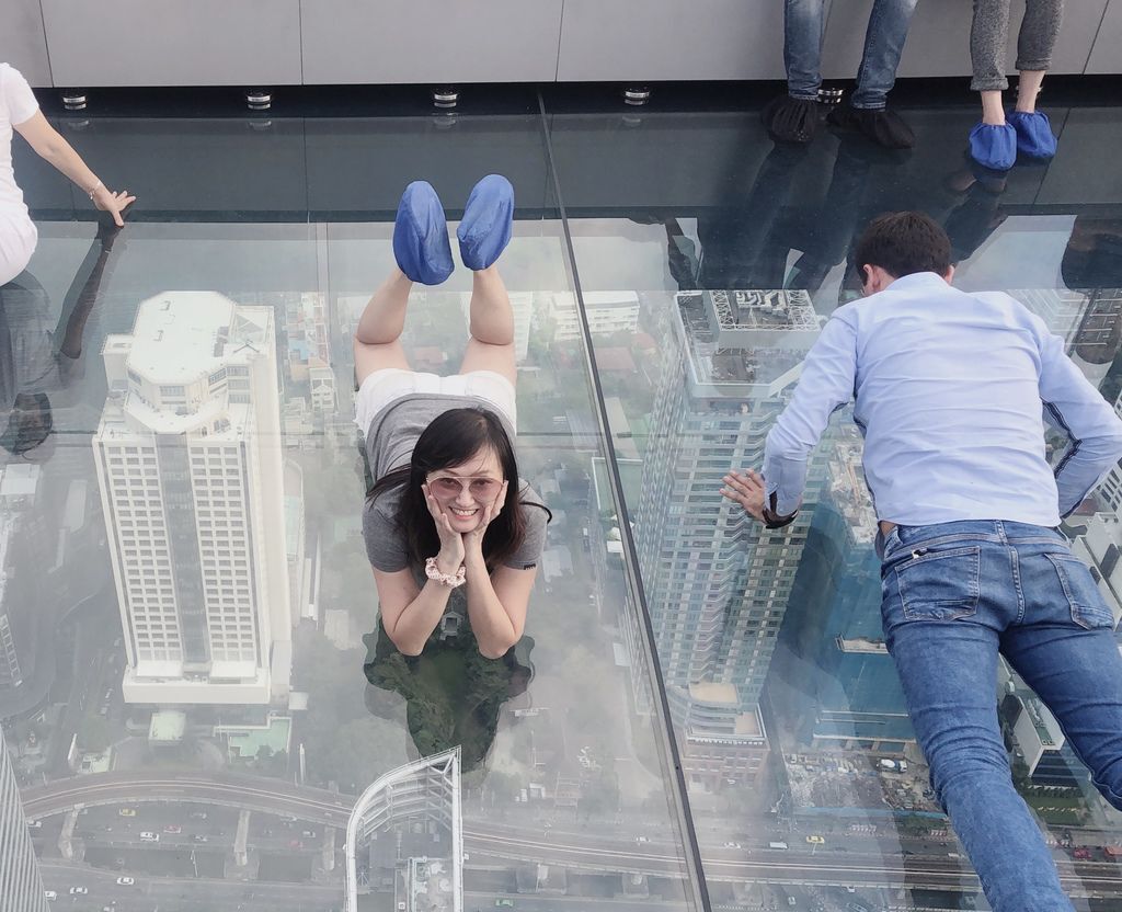 曼谷必遊景點|曼谷王權Mahanakhon SkyWalk，挑戰78樓透明玻璃天空步道，夕陽，夜景，一次看個夠，優惠觀景台門票訂購＠瑪姬幸福過日子 @瑪姬幸福過日子