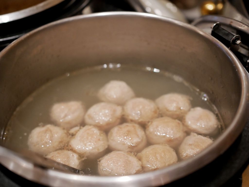 沾美西餐廳午餐自助餐吃到飽，牛排無限吃豐富食材超爽的，老字號自助餐吃到飽 @瑪姬幸福過日子