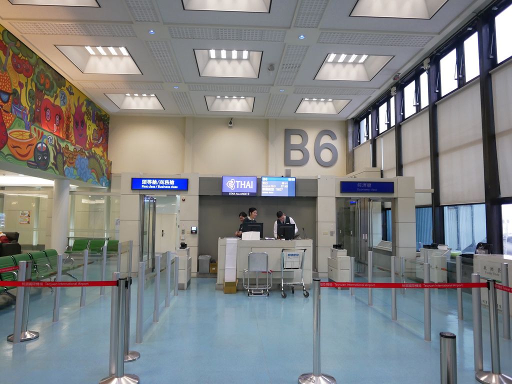 泰航搭機體驗，首次搭泰國航空飛泰國，超值機票，飛機餐不錯吃，還有瓶裝水＠瑪姬幸福過日子 @瑪姬幸福過日子