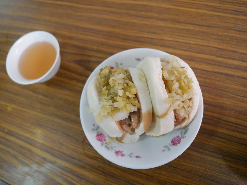 【台南美食】 阿松割包，台南國華街必吃小吃，永樂市場超級排隊店，一定要點的豬舌割包，菜單＠瑪姬幸福過日子 @瑪姬幸福過日子