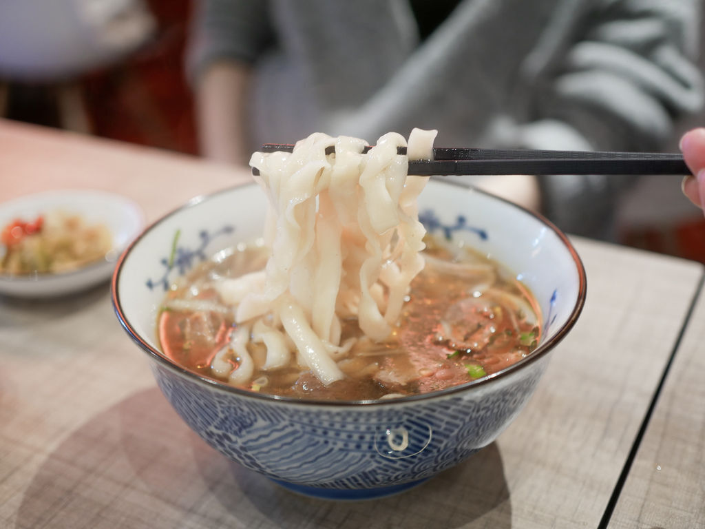 【台北車站美食】就愛吃小館，博愛路上，牛肉麵好吃，小菜道地＠瑪姬幸福過日子 @瑪姬幸福過日子