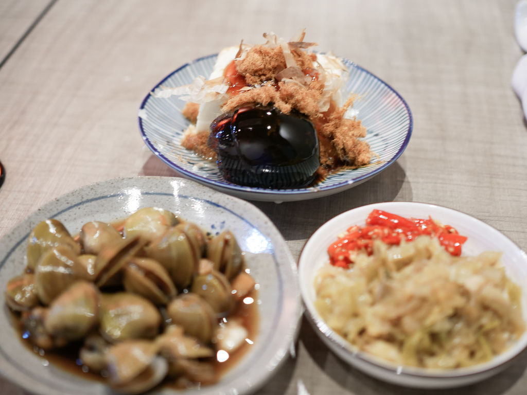 【台北車站美食】就愛吃小館，博愛路上，牛肉麵好吃，小菜道地＠瑪姬幸福過日子 @瑪姬幸福過日子