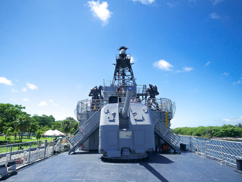 【台南 景點 】 台南安平定情碼頭德陽艦園區，全台唯一軍艦博物館，來跟鋼鐵機器人拍照，親子景點，網美打卡景點＠瑪姬幸福過日子 @瑪姬幸福過日子