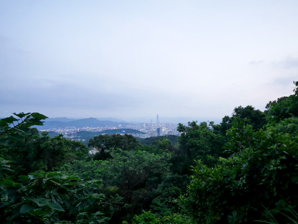 台北內湖景點｜白石湖吊橋一日遊，草莓園，同心池，夫妻樹，白石湖休閒園區步道，交通 @瑪姬幸福過日子