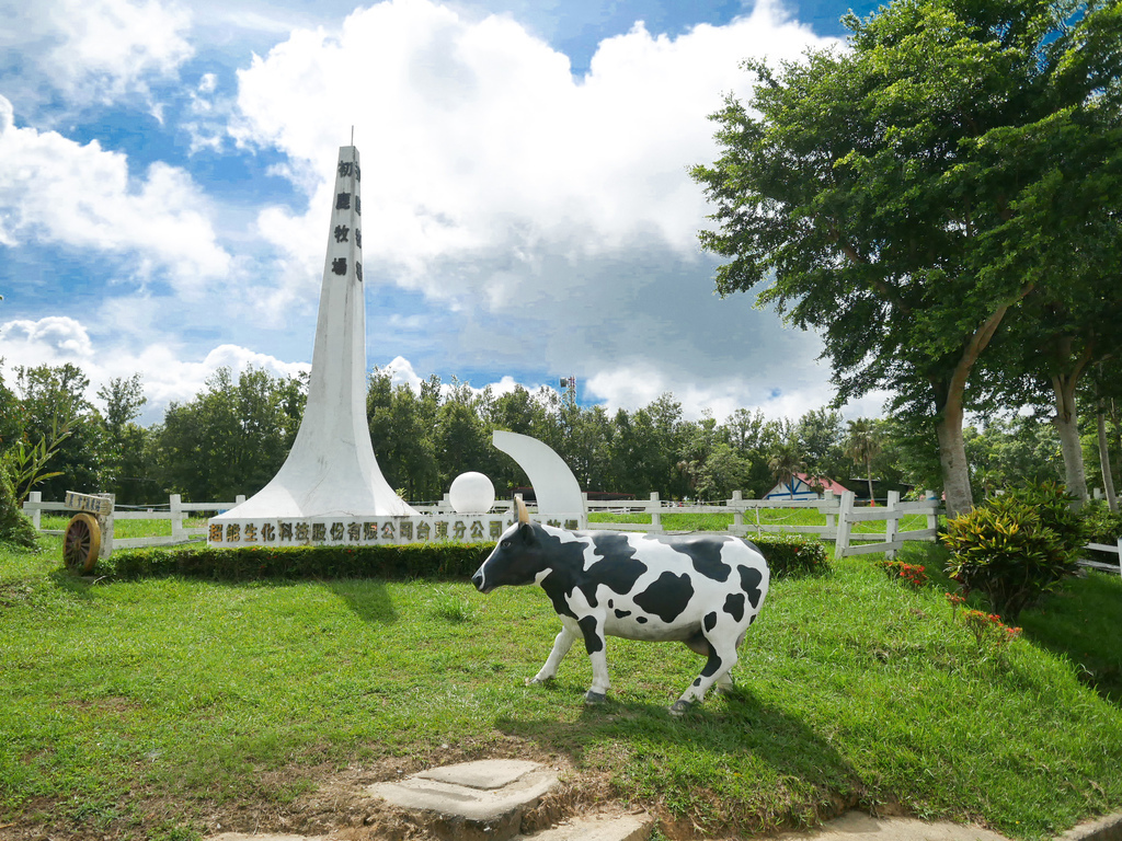 台東景點｜初鹿牧場，全台最大坡地牧場，餵羊吃草，騎馬，滑草，還有超級好吃的鮮奶，霜淇淋，台東親子景點 @瑪姬幸福過日子